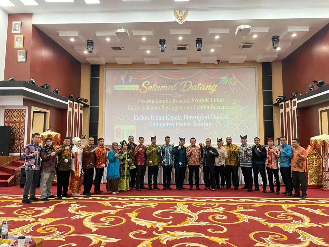 Semarak HUT RI ke-81, Pejabat Pessel Tampilkan Batik, Sulaman Bayangan dan Adu Pantun
